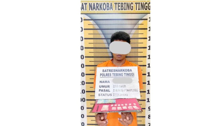 Tersangka DR dan barang bukti
