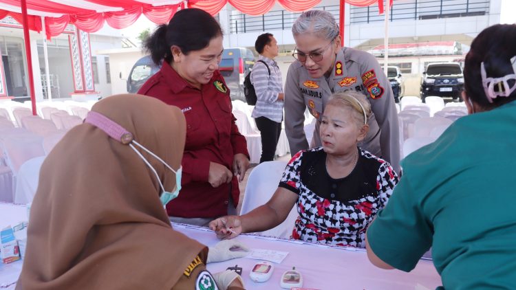 Kapolres Pematangsiantar AKBP Sah Udur T.M Sitinjak, S.H. S.I.K. M.H hadir menyaksikan Pemeriksaan Kesehatan Gratis Kepada Masyarakat