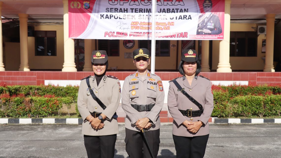 Kapolres Pematangsiantar AKBP Sah Udur T.M. Sitinjak SH. SIK. MH pimpin upacara Sertijab Kapolsek Sianțar Utara dari AKP Jahrona Sinaga, S.H kepada IPTU Nana Sandra, S.H,