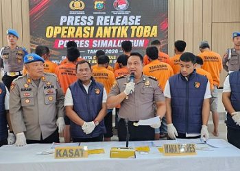 Wakapolres Simalungun Kompol Imam Alriyuddin, S.H. M.H pimpin konferensi pers hasil pelaksanaan Operasi Antik Toba Tahun 2026
