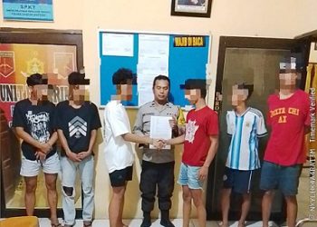 Bhabinkamtibmas Kelurahan Pondok Sayur AIPDA Mitra Y.M. Bangun saat problem solving dugaan perkelahian
