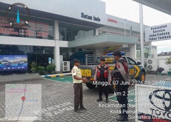 Personil piket Satuan Samapta saat patroli
