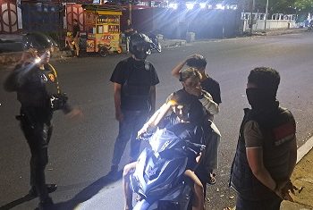 Timsus Dayok Mirah Polres Pematangsiantar saat amankan tiga pemuda bonceng tiga kendarai sepedamotor