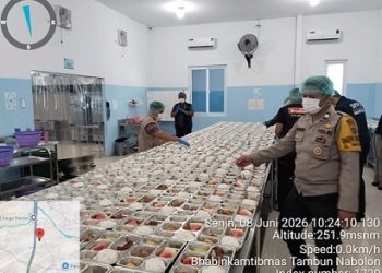 habinkamtibmas Kelurahan Tambun Nabolon AIPTU Jonson Hutahuruk melaksanakan monitoring distribusi Makanan Bergizi Gratis (MBG)
