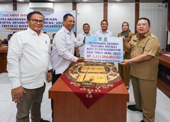 Wali Kota Pematangsiantar Wesly Silalahi SH MKn selaku Kuasa Pemilik Modal (KPM) menghadiri Rapat Laporan Tahunan Perumda Air Minum Tirta Uli dan Penetapan Dividen Tahun Buku 2025 di Aula Kantor Perumda Air Minum Tirta Uli, Jalan Porsea