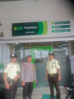 Bhabinkamtibmas Kelurahan Naga Huta Aipda Adilman Manalu melaksanakan sambang kamtibmas di Kantor Pegadaian Jalan D.I. Panjaitan