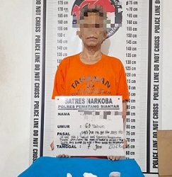 Tersangka AM dan barang bukti yang diringkus Sat Resnarkoba Polres Pematangsiantar