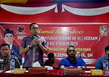 Anggota DPRD Kota Medan Paul Mei Anton Simanjuntak SH saat pelaksanaan Sosper Perda No 5 Tahun 2015 tentang penanggulangan kemiskinan. (Foto Ist)