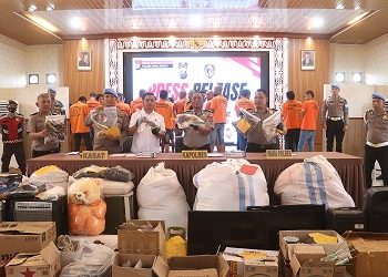 Kapolres Simalungun AKBP Marganda Aritonang, S.H. S.I.K. M.M di Aula Polres Simalungun saat pimpin press release