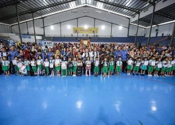 Wali Kota Pematangsiantar Wesly Silalahi SH MKn bersama Bunda PAUD Ny Liswati Wesly Silalahi menghadiri acara Pelepasan Anak Didik PAUD-SAB se-Kota Pematangsiantar TA 2025/2026.