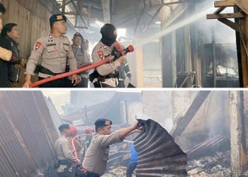 Personil Kompi 2 Batalyon B Sat Brimob Polda Sumut saat bantu pemadaman kebakaran kios di Pasar Dwikora Parluasan