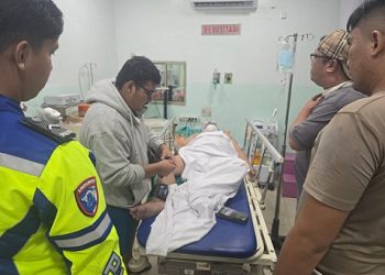 Personil piket Unit Gakkum saat cek korban laka lantas di RS Vita Insani
