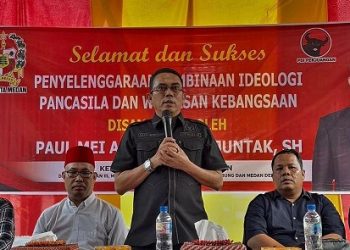 Anggota DPRD Medan Paul Mei Anton Simanjuntak saat pelaksanaan melakukan penyebarluasan ideologi Pancasila dan Wawasan Kebangsaan (Wasbang). (Foto Ist)