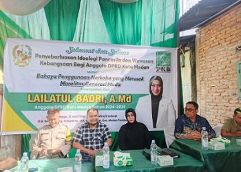 Anggota DPRD Kota Medan, Lailatul Badri saat melaksanakan penyelenggaraan kegiatan pembinaan deologi Pancasila dan Wawasan Kebangsaan (Wasbang). (Foto Ist)