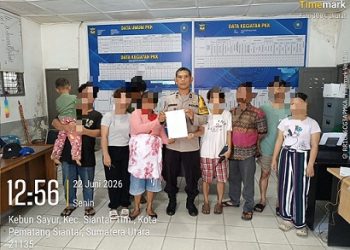 i Bhabinkamtibmas Kelurahan Kebun Sayur Aipda Manoa Sitanggang bersama Kepling 1 Bapak Ontang Turnip selesaikan perkelahian warga Jalan Kol dengan problem solving