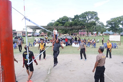 Kapolres Simalungun, AKBP Marganda Aritonang, SH, SIK, MM ikut serta dalam pertandingan bola volly