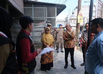 Wali Kota Tanjungbalai Mahyaruddin Salim didampingi Kepala BPS Tanjungbalai Nizaruddin turun langsung monitoring pelaksanaan Sensus Ekonomi 2026