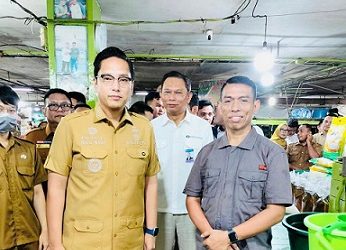 Ketua DPC MAI Kota Medan, Suwarno - Wali Kota Medan Rico Waas. (Foto Ist)