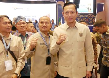 Wali Kota Tanjungbalai Mahyaruddin Salim saat photo bersama Menteri Koordinator Bidang Infrastruktur dan Pembangunan Kewilayahan, Agus Harimurti Yudhoyono (AHY)