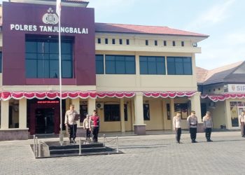 Wakapolres Tanjungbalai Kompol Tony Simanjuntak, S.H pimpin apel jam pimpinan