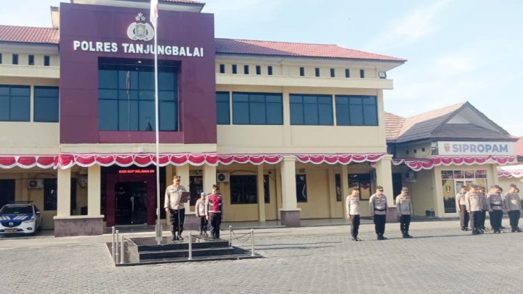 Wakapolres Tanjungbalai Kompol Tony Simanjuntak, S.H pimpin apel jam pimpinan