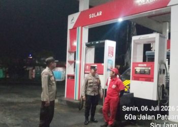 Piket Bhabinkamtibmas AIPTU H.E Pane dan AIPDA M. Nurday melaksanakan patroli Blue Light Patrol (BLP) di SPBU 14.211.209 di Jln. Patuan Nagari