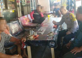 Bhabinkamtibmas Kelurahan Nagapita AIPTU Reynold Budiman Purba kembali sambangi warkop milik Pak Silaen respon keluhan warga