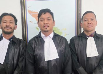 Tim Penasihat Hukum Dwi Ngai Sinaga, Benri Pakpahan, Sultan Hermanto Sihombing, dan Rudi Zainal Sihombing dari Law Office Dwi Ngai Sinaga & Associates. (Foto Ist)