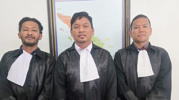 Tim Penasihat Hukum Dwi Ngai Sinaga, Benri Pakpahan, Sultan Hermanto Sihombing, dan Rudi Zainal Sihombing dari Law Office Dwi Ngai Sinaga & Associates. (Foto Ist)
