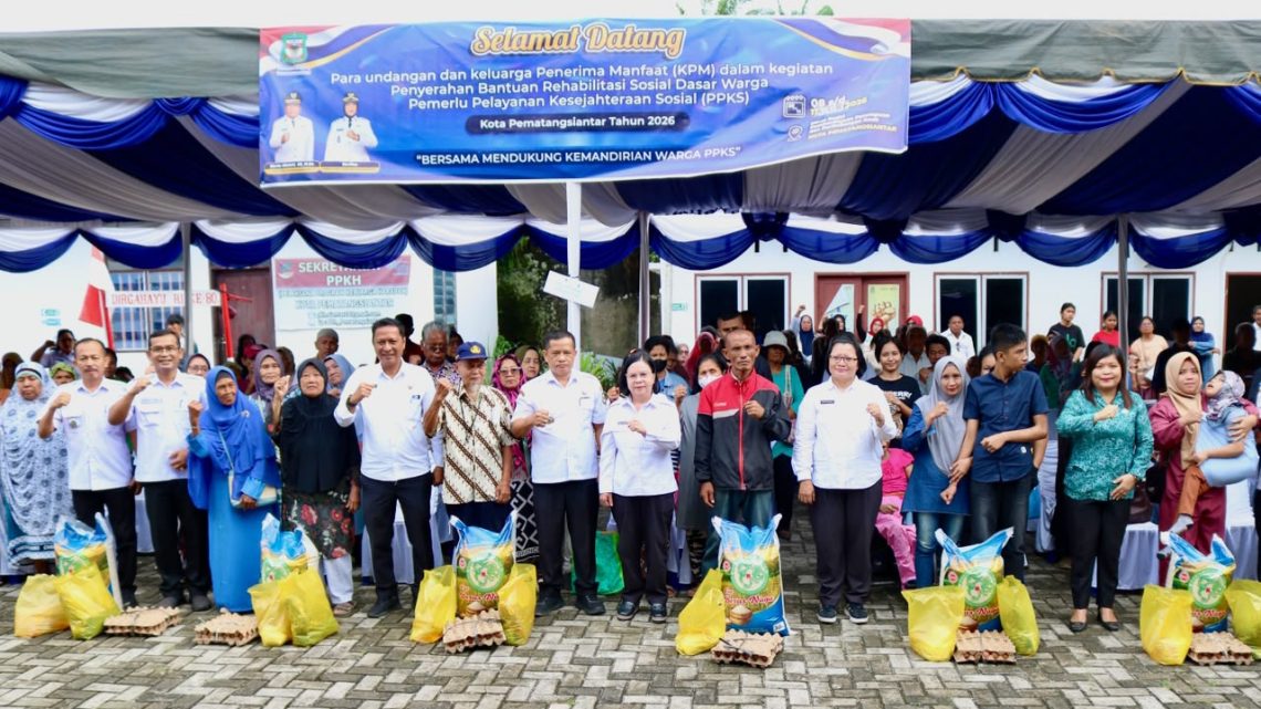 Wali Kota Pematangsiantar Wesly Silalahi SH MKn diwakili Staf Ahli Bidang Pemerintahan Dra Happy Oikumenis Daely menghadiri acara Penyaluran Bantuan Rehabilitasi Sosial Dasar TA 2026.