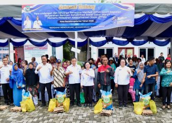 Wali Kota Pematangsiantar Wesly Silalahi SH MKn diwakili Staf Ahli Bidang Pemerintahan Dra Happy Oikumenis Daely menghadiri acara Penyaluran Bantuan Rehabilitasi Sosial Dasar TA 2026.