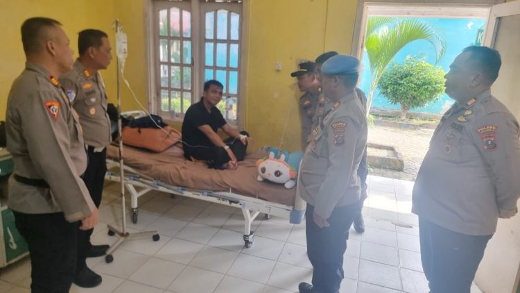 PJU Polres Tanjungbalai Jenguk Personel BRIPTU Irfan Tri Gulo yang sakit