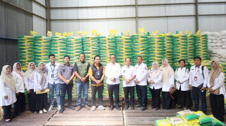 Wakil Wali Kota Tanjungbalai Muhammad Fadly Abdina bersama Tim TPID kunjungan ke gudang bulog Divre Asahan,