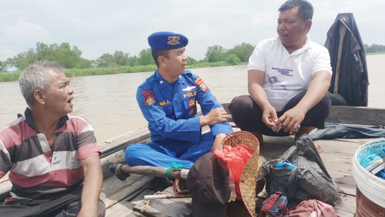 PS Kasubnitbinmasair Unit Patroli Sat Polairud, Aipda Juanda Sambangi Nelayan