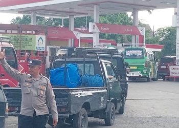 personil piket Polseķ Siantar Utara respon cepat Gatur Lalin Kemacetan di SPBU Jalan Patuan Nagari
