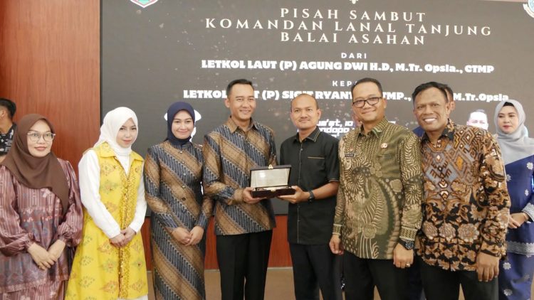 Wali Kota Tanjungbalai Mahyaruddin Salim bersama Wakil Wali Kota Muhammad Fadly Abdina menghadiri acara Pisah Sambut Danlanal TBA