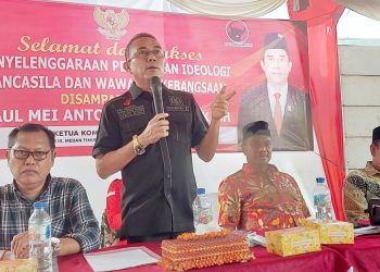 Anggota DPRD Kota Medan yang juga Ketua Komisi 4 Paul Mei Anton Simanjuntak saat melaksanakan penyebarluasan ideologi Pancasila dan Wawasan Kebangsaan (Wasbang). (Foto Ist)