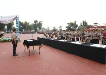 Kapolda Sumut, Irjen Pol. Whisnu Hermawan Februanto memimpin upacara Sertijab dan pelantikan PJU Polda Sumut serta Kapolres jajaran di Lapangan KS Tubun Mapolda Sumut (Foto Ist)