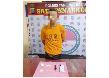 Tersangka SMF alias Fa beserta barang bukti sudah diamankan di Sat Resnarkoba Polres Tanjungbalai
