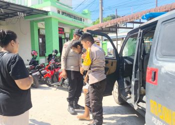Bhabinkamtibmas Polsek Siantar Martoba sigap bantu warga yang sakit untuk berobat ke Puskesmas Rami