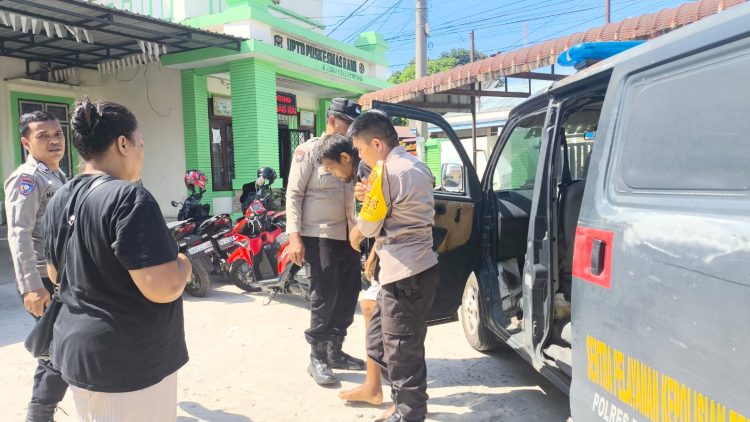 Bhabinkamtibmas Polsek Siantar Martoba sigap bantu warga yang sakit untuk berobat ke Puskesmas Rami