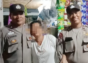 Personil piket Polseķ Sianțar Marihat Polres Pematangsiantar melakukan pengecekan TKP adanya Keributan di Jalan Bahkora II