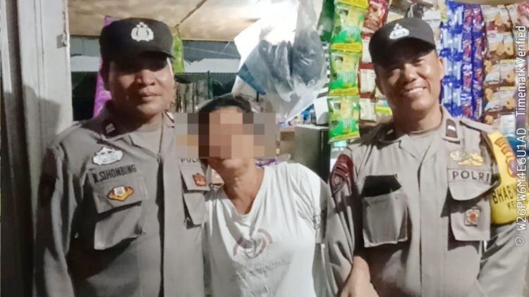 Personil piket Polseķ Sianțar Marihat Polres Pematangsiantar melakukan pengecekan TKP adanya Keributan di Jalan Bahkora II