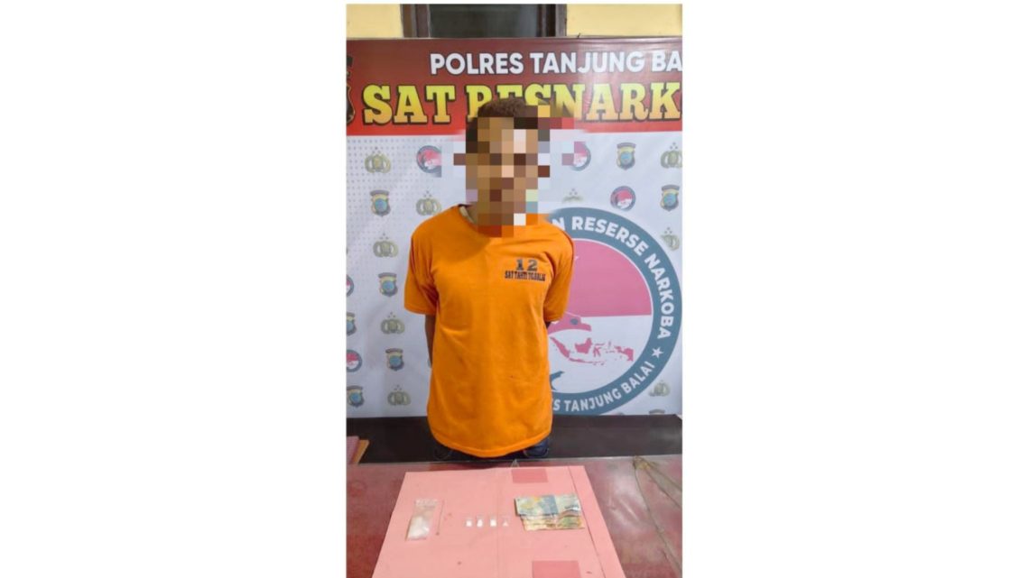 Tersangka MR alias Bul dan barang bukti