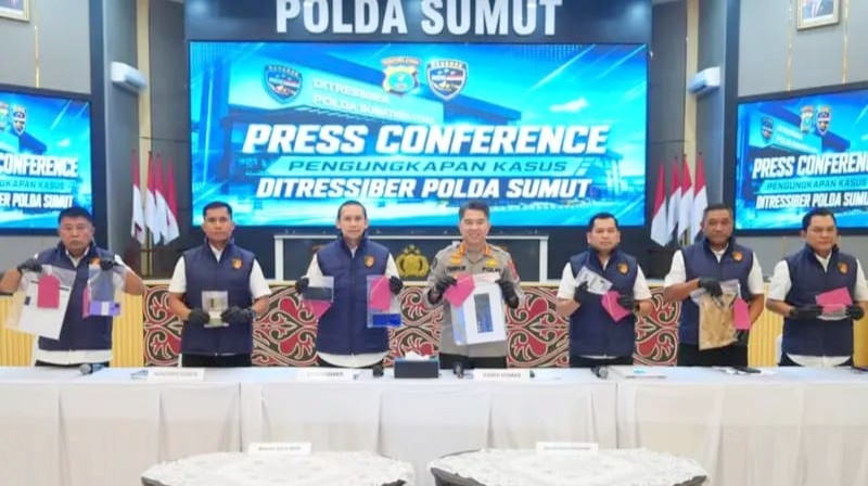Tim Ditressiber Polda Sumut memaparkan jaringan penipuan online (scam) yang beraksi dengan modus lelang mobil. (Foto Ist)