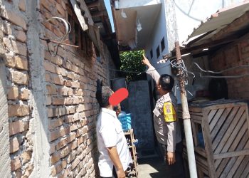 Bhabinkamtibmas Kelurahan Kristen Bripka Swandi respon cepat melakukan mediasi pengaduan warga di Jalan Sidikalang