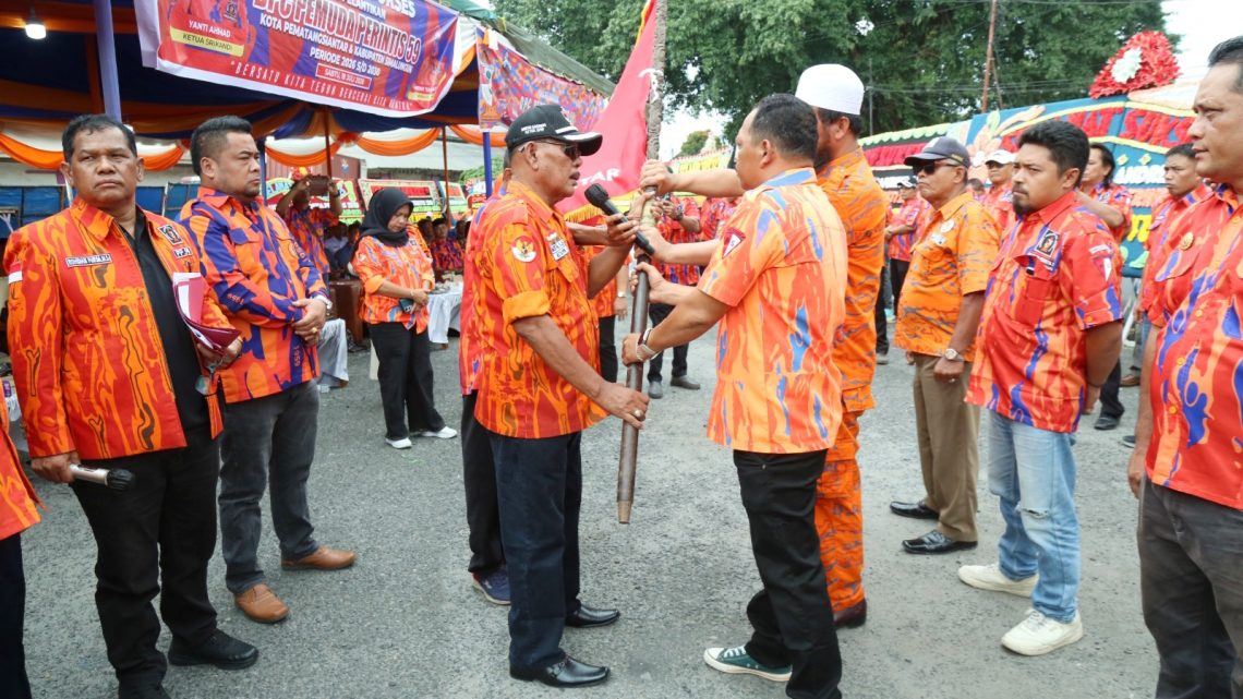 Ketua DPW Pemuda Perintis 59 Sumut DR (HC) Minten Saragih melantik Anton Simbolon dan Zulkarnain Sinaga