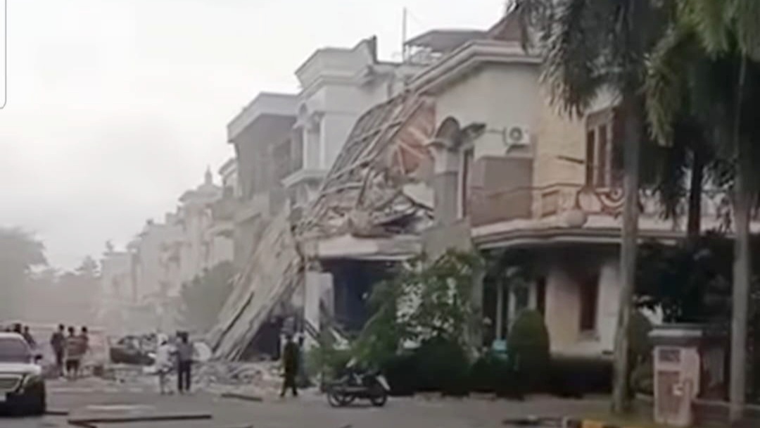 Ledakan di Kompleks Grand Polonia, Jalan Mustang, Kecamatan Medan Polonia. (Foto Ist)