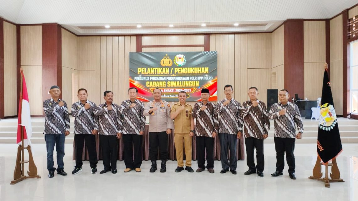 Kapolres Simalungun, AKBP Marganda Aritonang, S.H. S.I.K. M.M mengukuhkan pengurus Persatuan Purnawirawan (PP) Polri Cabang Simalungun Masa Bhakti 2026 - 2031