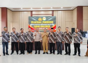 Kapolres Simalungun, AKBP Marganda Aritonang, S.H. S.I.K. M.M mengukuhkan pengurus Persatuan Purnawirawan (PP) Polri Cabang Simalungun Masa Bhakti 2026 - 2031